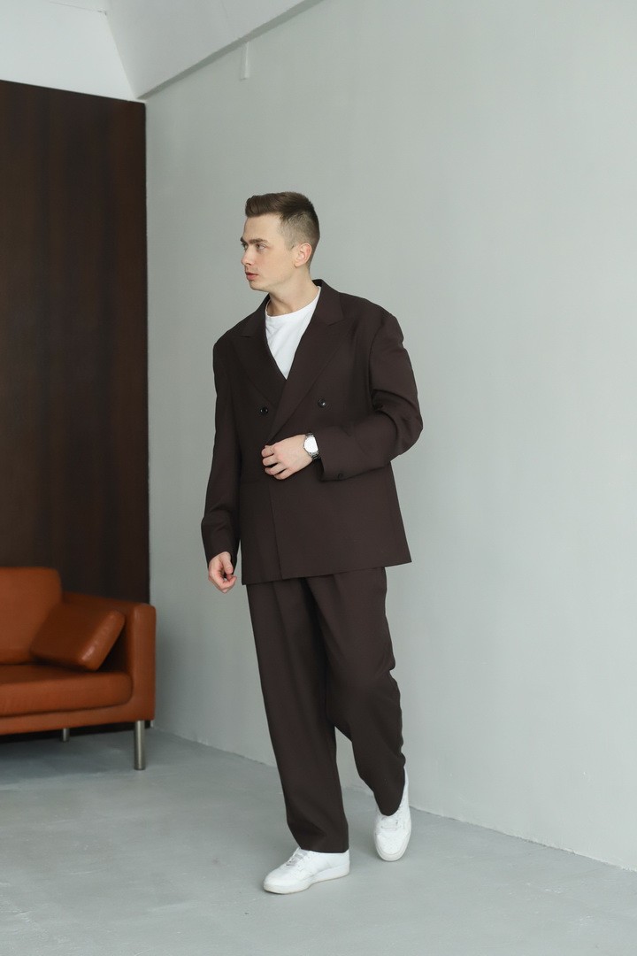 Мужской костюм оверсайз коричневого цвета, модель №780
