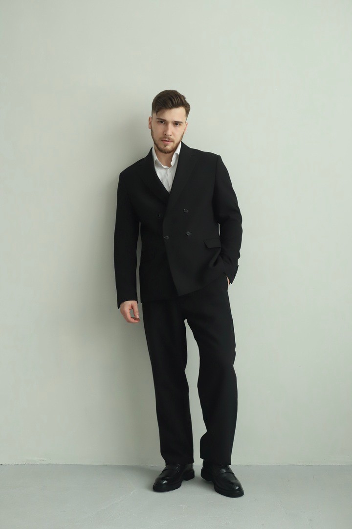 Мужской костюм-двойка чёрного цвета, модель №787