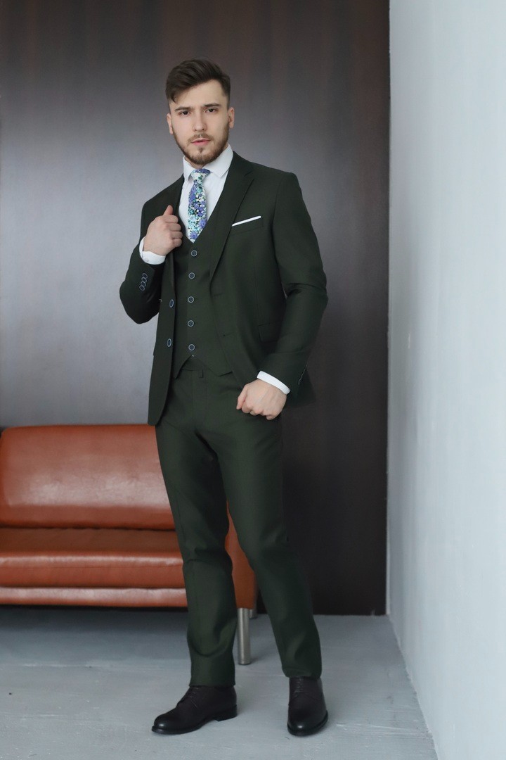 Мужской костюм-тройка темно-зеленого цвета, модель №794