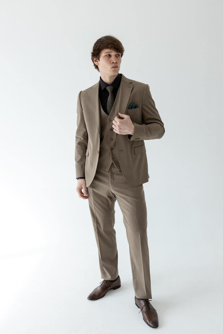 Мужской костюм-тройка коричневого цвета, модель №801