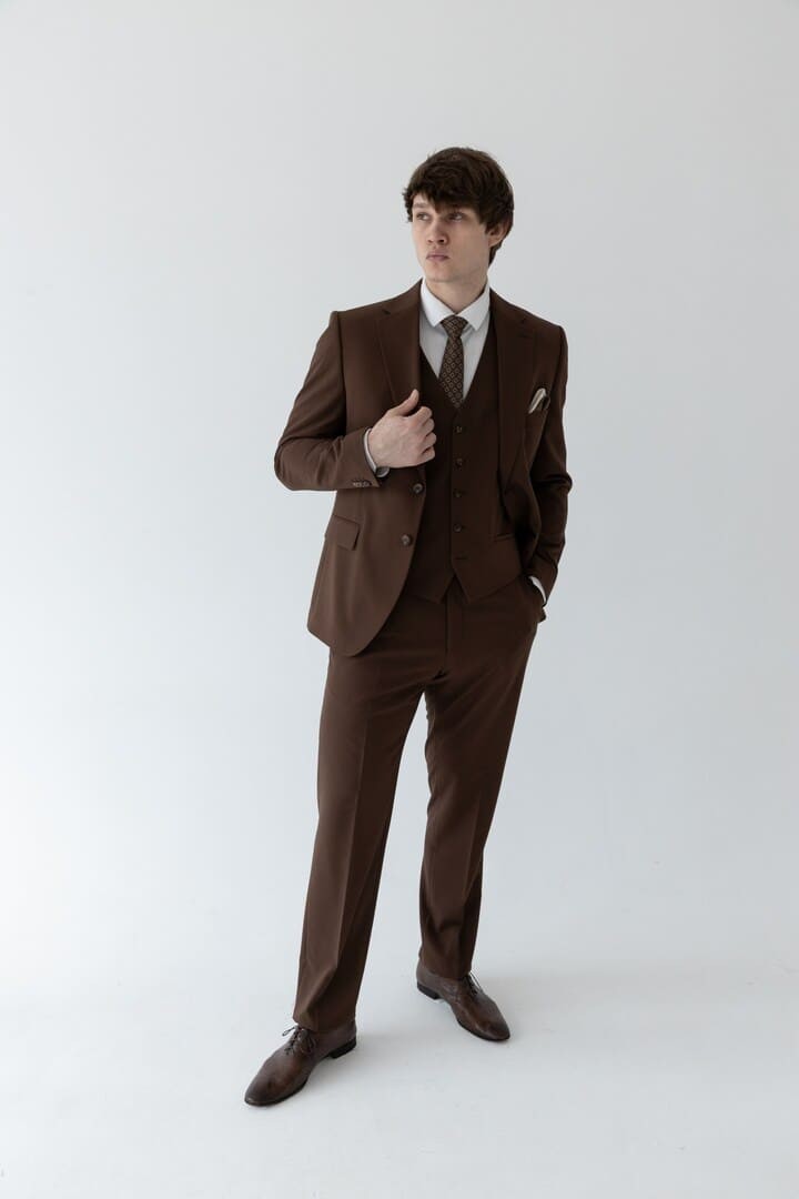 Мужской костюм-тройка коричневого цвета, модель №807